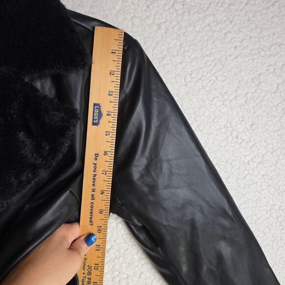 Black Faux leather Sm Fur collars n sleeve accent. Croptop. Big Buttons. Stylish - Picture 11 of 13